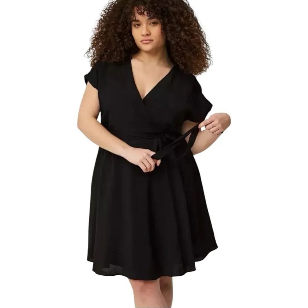 NWTs TORRID Smocked Short Sleeve Black Surplice Skater Dress Size 3X